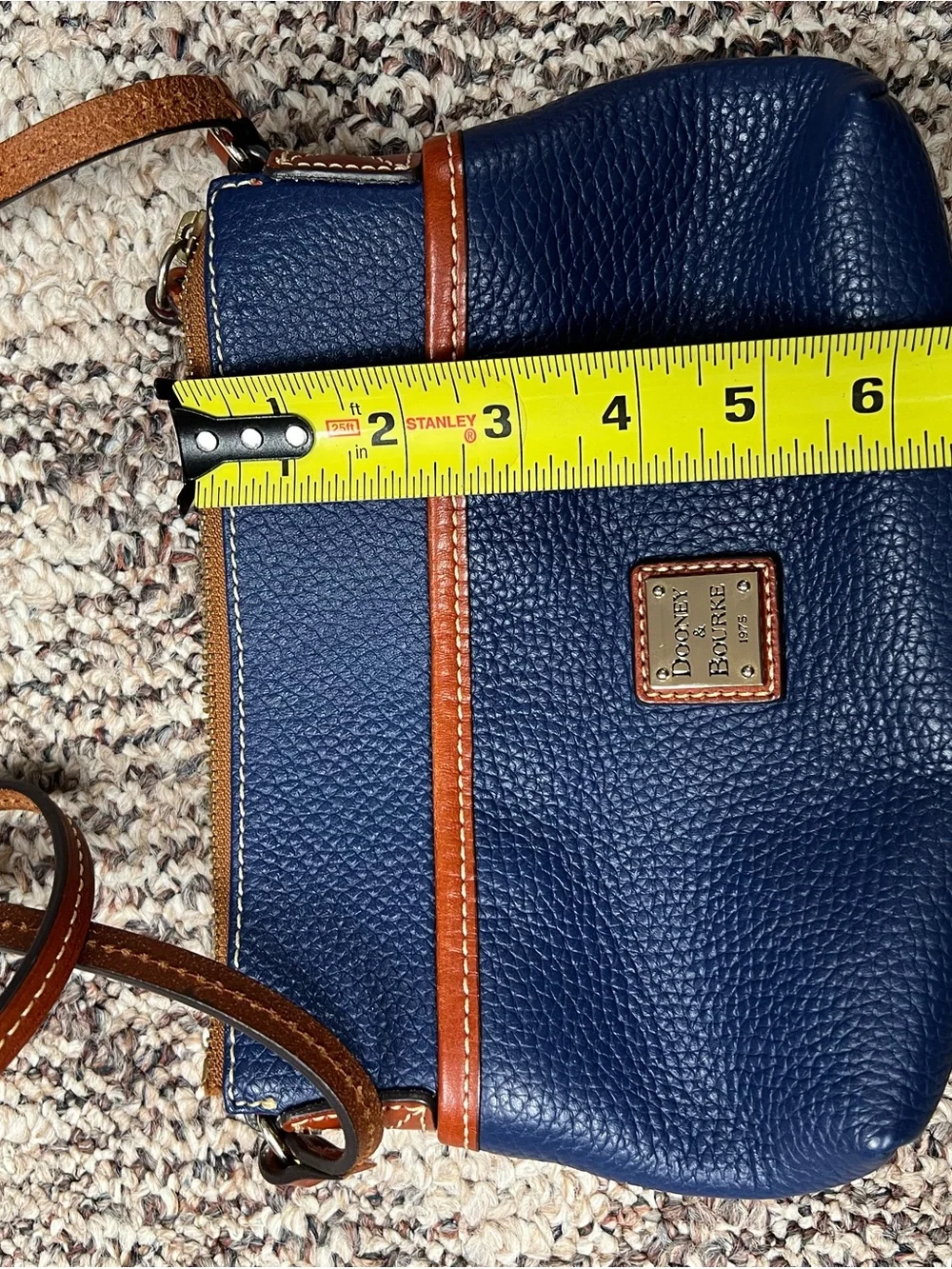 Dooney & Bourke compact pebbled